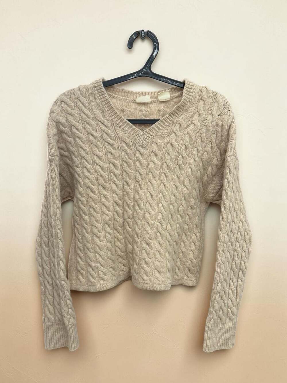 Levi's Beige Cable Knit V-Neck Cropped Sweater Size XS